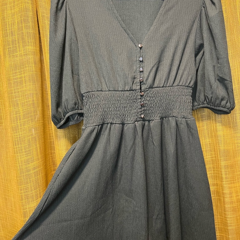 Chic Autumn Dark Green Mid Length Puff Sleeve Dress with Button Accents